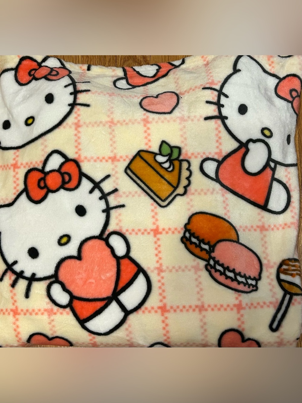 Hello Kitty Blanket - Picture 3 of 4